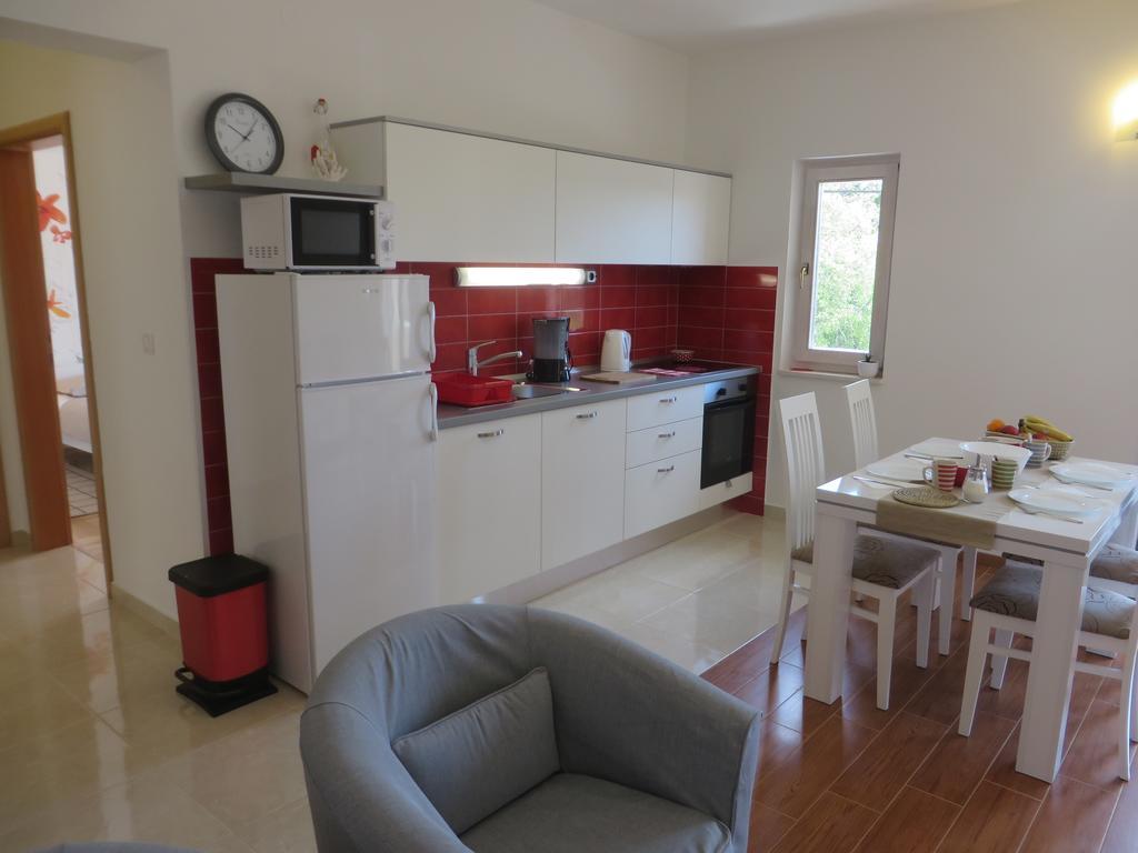 Filipovic Apartments With Pool بيوغْغاد نا موغو المظهر الخارجي الصورة