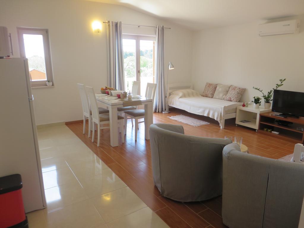 Filipovic Apartments With Pool بيوغْغاد نا موغو المظهر الخارجي الصورة