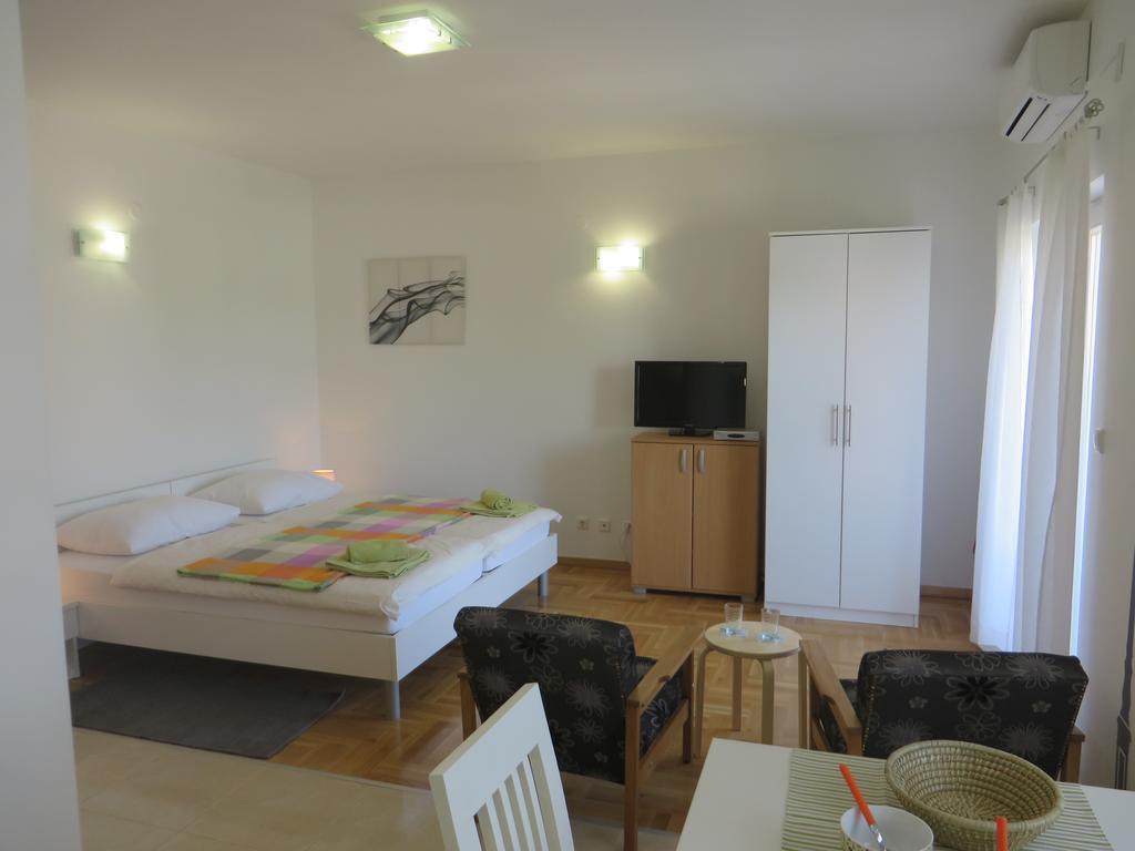 Filipovic Apartments With Pool بيوغْغاد نا موغو المظهر الخارجي الصورة