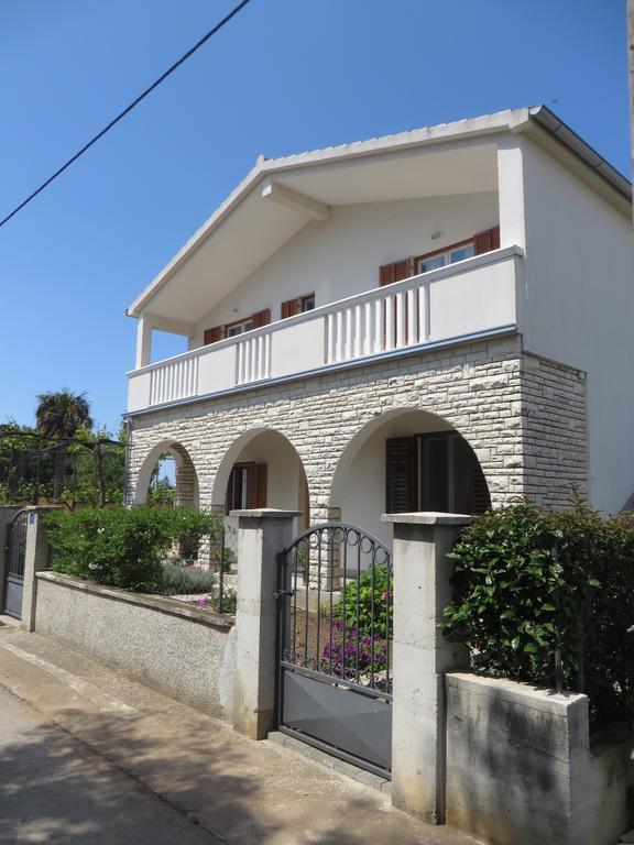 Filipovic Apartments With Pool بيوغْغاد نا موغو المظهر الخارجي الصورة