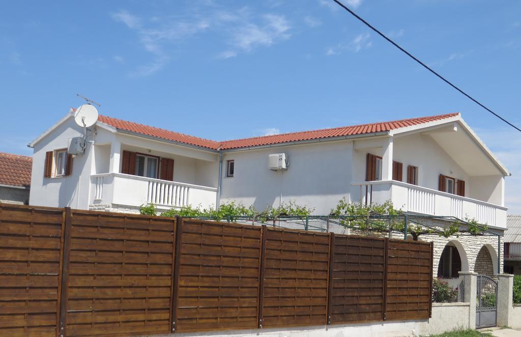 Filipovic Apartments With Pool بيوغْغاد نا موغو المظهر الخارجي الصورة