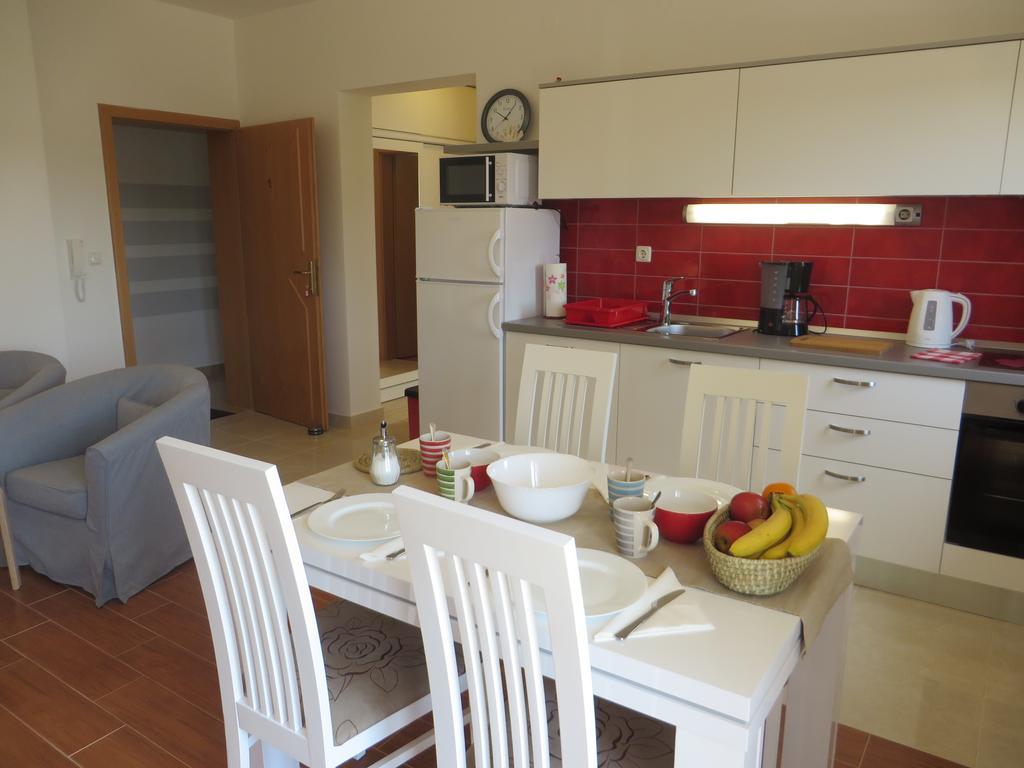 Filipovic Apartments With Pool بيوغْغاد نا موغو المظهر الخارجي الصورة