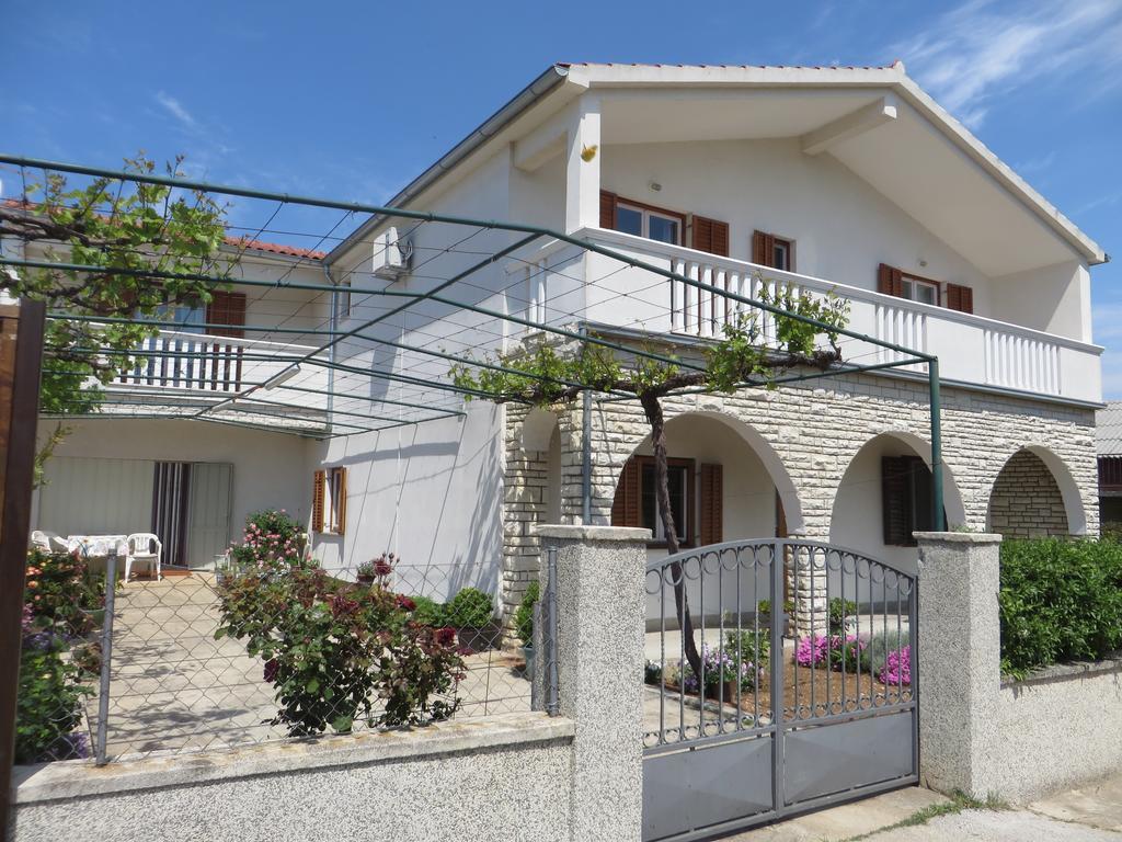 Filipovic Apartments With Pool بيوغْغاد نا موغو المظهر الخارجي الصورة