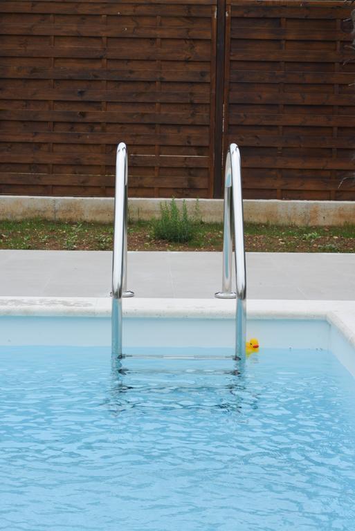 Filipovic Apartments With Pool بيوغْغاد نا موغو المظهر الخارجي الصورة